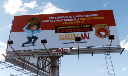 Sindicato instala painéis próximos ao aeroporto de Brasília para cobrar valorização