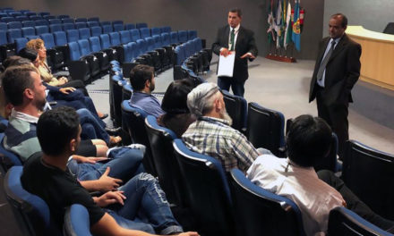 Reunião com colegas paranaenses esclarece reestruturação e correção da amplitude salarial