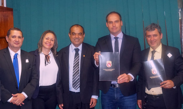 Eduardo Bolsonaro ajudará na interlocução do SinpecPF com novo governo